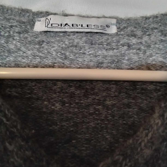 VINTAGE "DIAB'LESS" FROM FRANCE WOMEN'S SMALL GREY SWEATER NWOT ๐ฅ - Picture 3 of 3